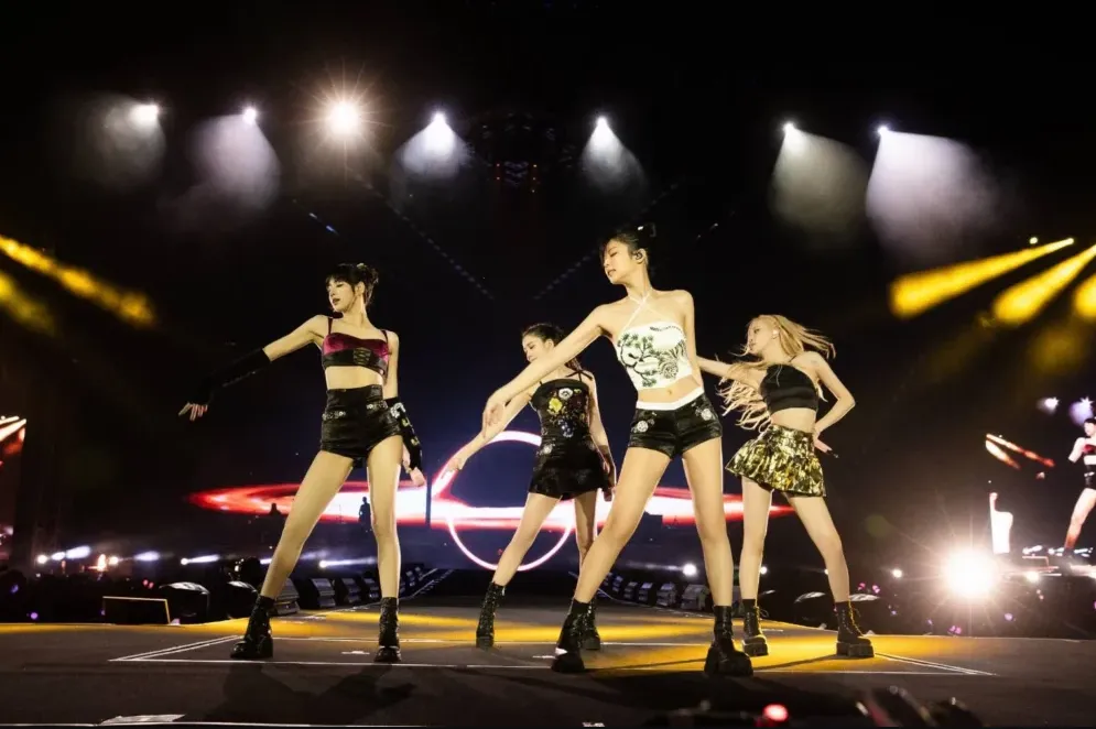 L&yacute; giải nguy&ecirc;n nh&acirc;n người h&acirc;m mộ t&ocirc;n thờ người nổi tiếng - Ảnh 4.