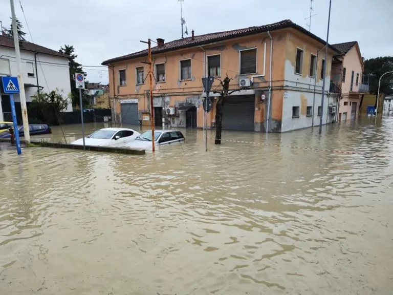 Italy thiệt hại nặng nề trong trận lũ lịch sử - Ảnh 1.