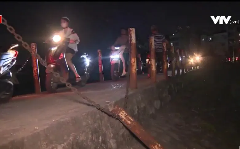 Bất an kh&ocirc;ng gian c&ocirc;ng cộng kh&ocirc;ng đ&egrave;n chiếu s&aacute;ng - Ảnh 1.