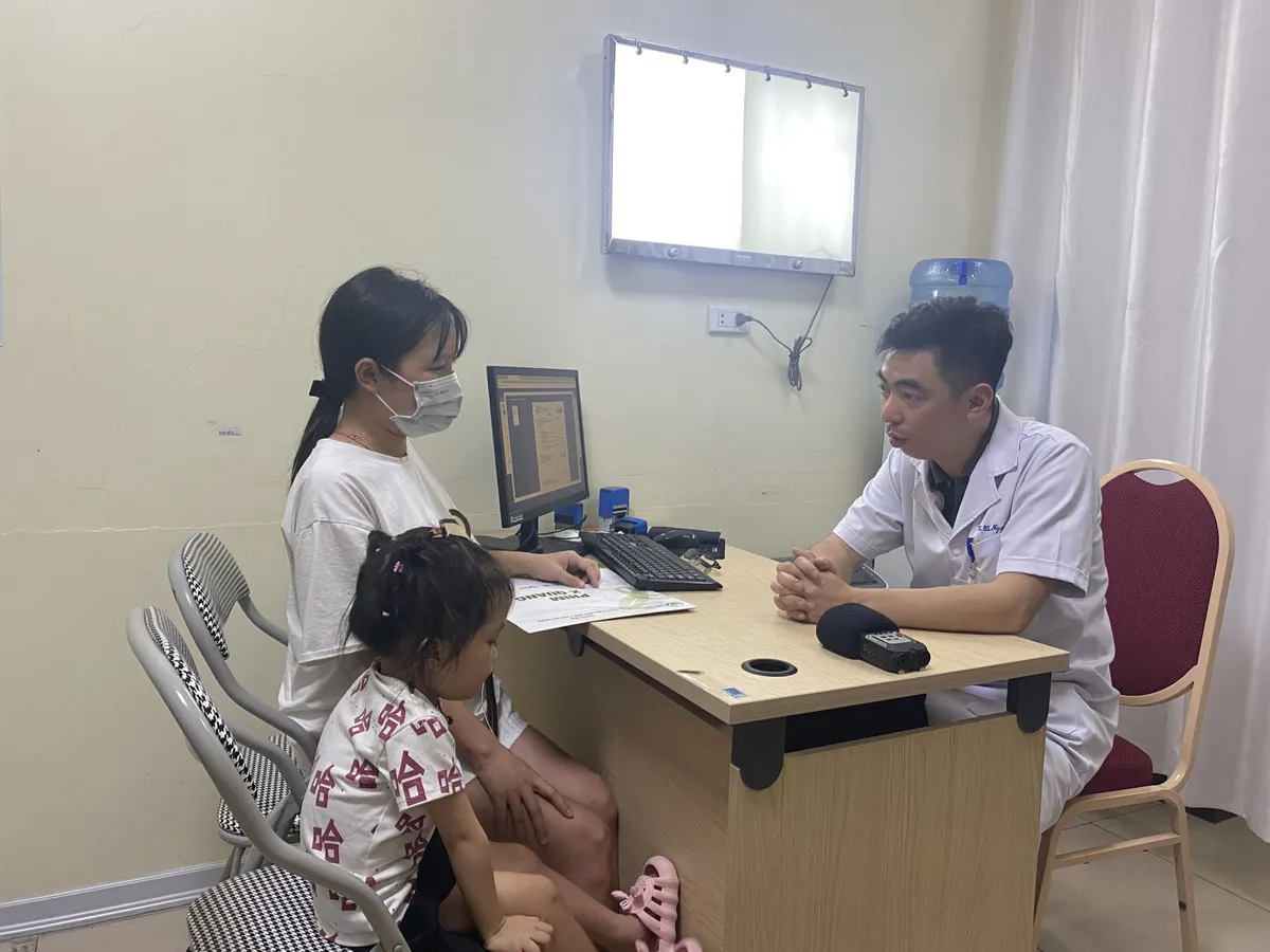 Bệnh cong vẹo cột sống ở trẻ em: Phát hiện sớm giúp giảm biến dạng cột sống, sự phát triển nội tạng - Ảnh 1.