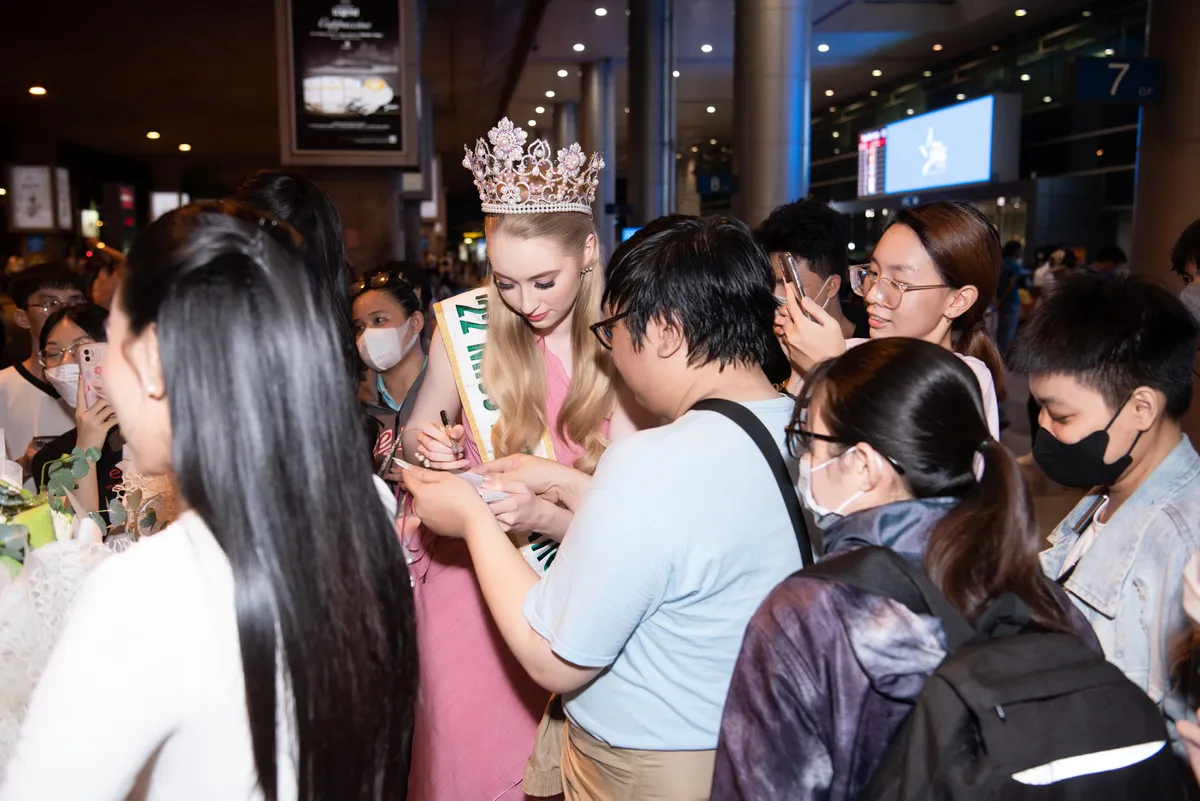 Búp bê ngoài đời thực Miss International 2022 đến Việt Nam - Ảnh 1.