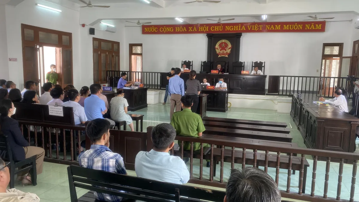 Gi&aacute;m đốc Trung t&acirc;m dạy nghề bị phạt 2 năm t&ugrave; treo v&igrave; chi tiền sai - Ảnh 2.