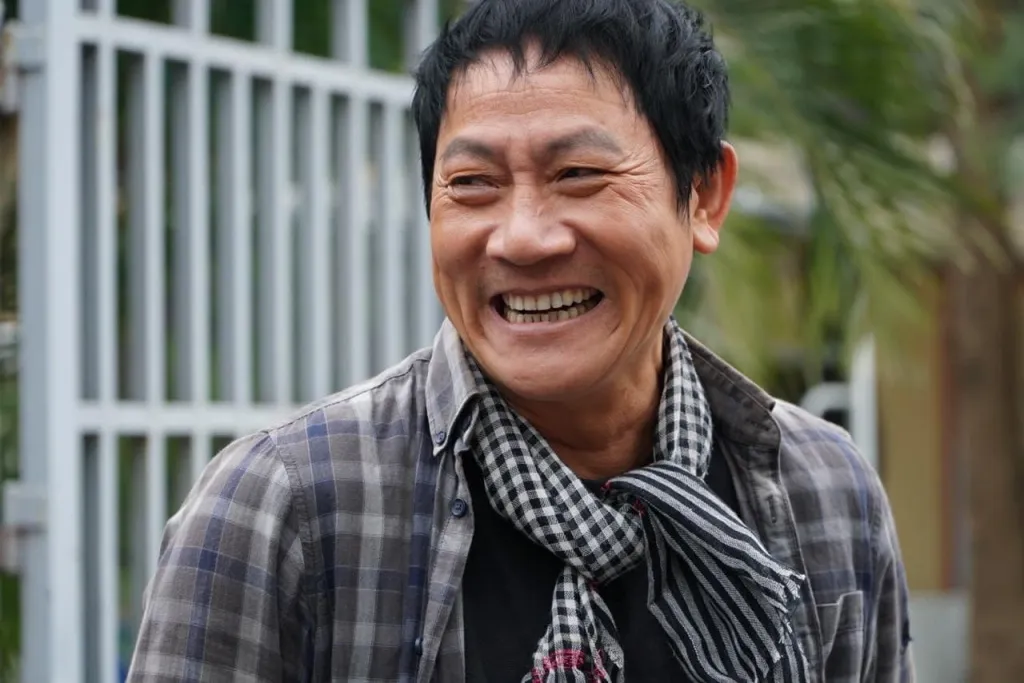 Sự nghiệp diễn xuất của NSƯT Ho&agrave;ng Hải: Từ &ocirc;ng tr&ugrave;m đầu trọc đến bốc v&aacute;c chợ đầu mối - Ảnh 19.