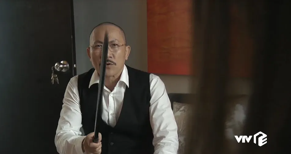 Sự nghiệp diễn xuất của NSƯT Ho&agrave;ng Hải: Từ &ocirc;ng tr&ugrave;m đầu trọc đến bốc v&aacute;c chợ đầu mối - Ảnh 11.