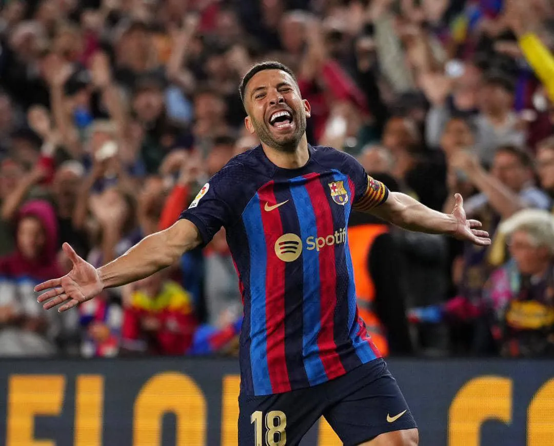 Jordi Alba n&oacute;i lời chia tay Barcelona - Ảnh 2.