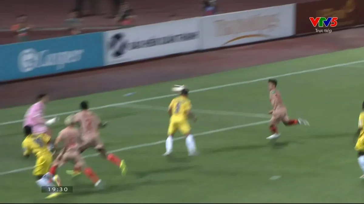 Vòng 9 V.League | CAHN ngược dòng giành 3 điểm trước SLNA - Ảnh 3. Vòng 9 V.League | CAHN ngược dòng giành 3 điểm trước SLNA - Ảnh 3.