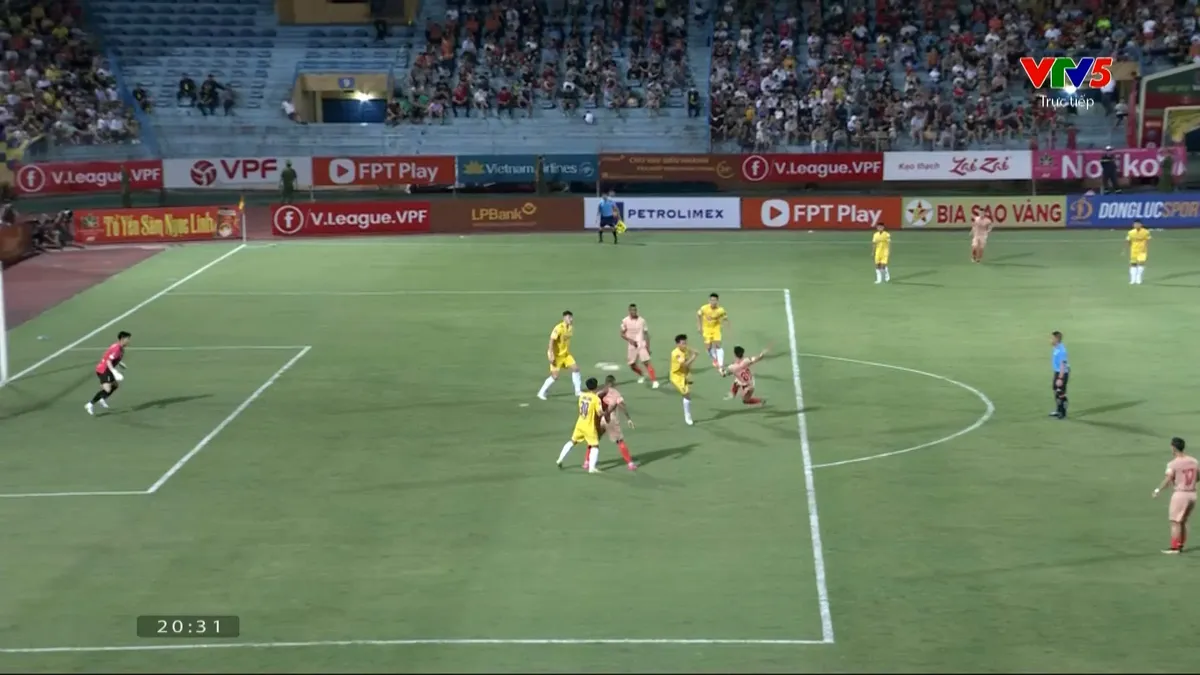 Vòng 9 V.League | CAHN ngược dòng giành 3 điểm trước SLNA - Ảnh 5. Vòng 9 V.League | CAHN ngược dòng giành 3 điểm trước SLNA - Ảnh 5.