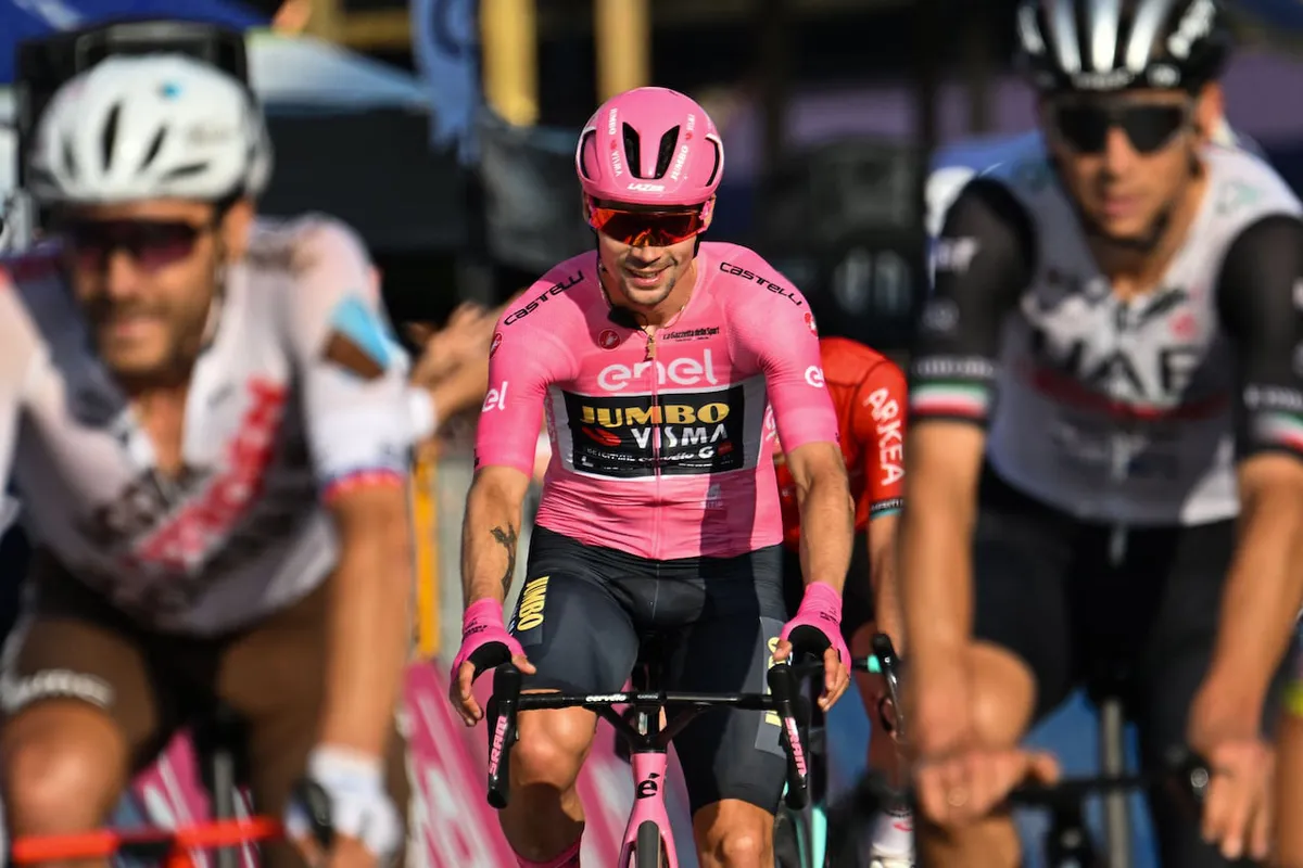 Primoz Roglic giành áo hồng chung cuộc tại Giro DItalia 2023 - Ảnh 1. Primoz Roglic giành áo hồng chung cuộc tại Giro DItalia 2023 - Ảnh 1.