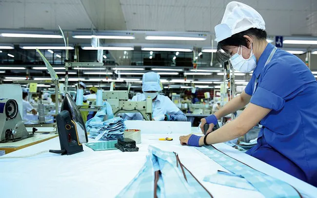 Kinh tế 5 th&aacute;ng nhiều th&aacute;ch thức - Ảnh 2.