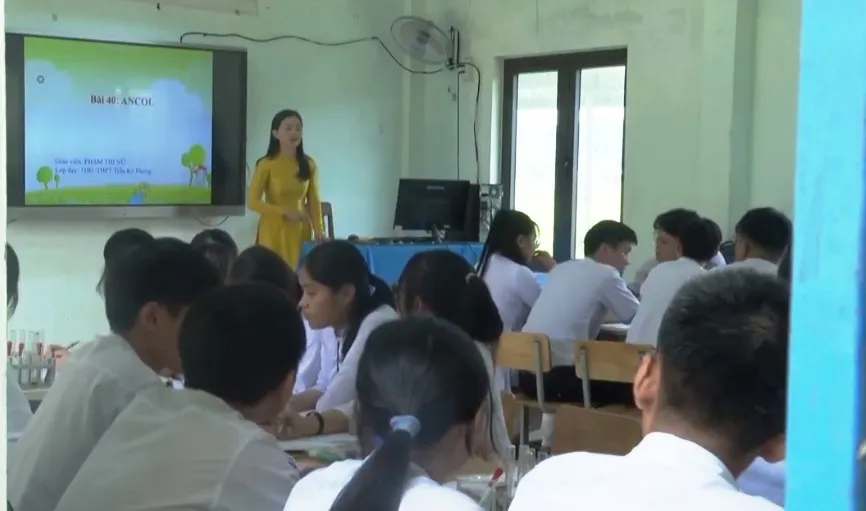 Đưa giáo dục an toàn giao thông vào môn... Hóa học - Ảnh 1.