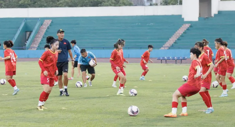 ĐT U20 nữ Việt Nam bắt đầu tập luyện tại SVĐ Việt Trì - Ảnh 1. ĐT U20 nữ Việt Nam bắt đầu tập luyện tại SVĐ Việt Trì - Ảnh 1.