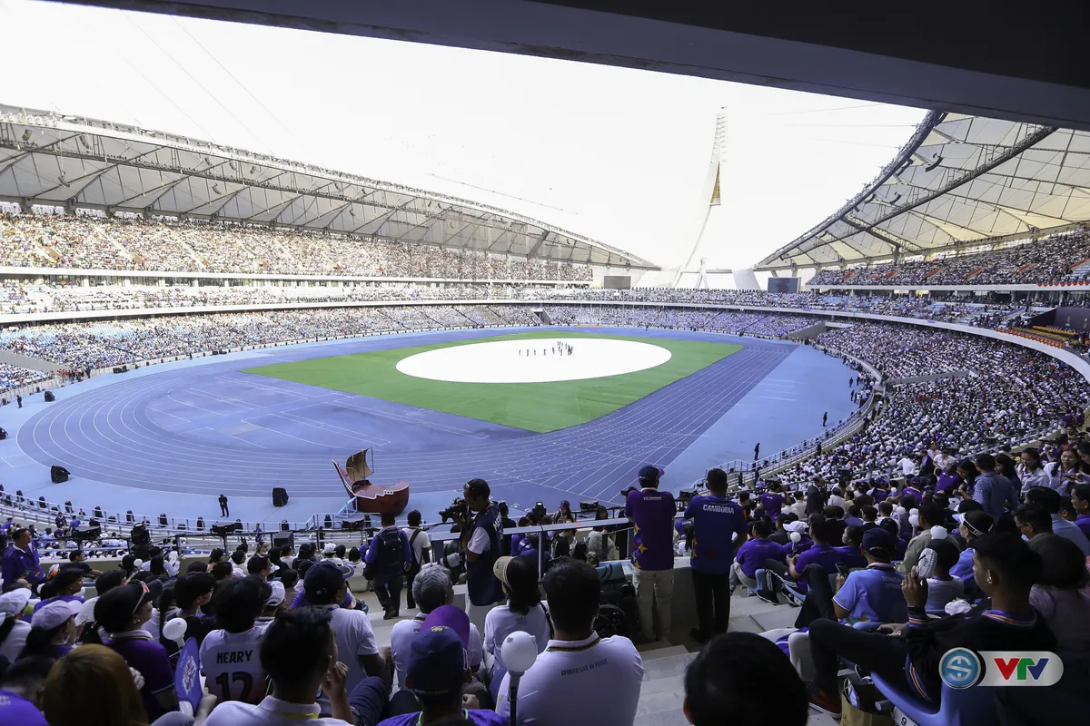 ẢNH: Lễ khai mạc SEA Games 32 – bữa tiệc ánh sáng, lung linh sắc màu   - Ảnh 1.
