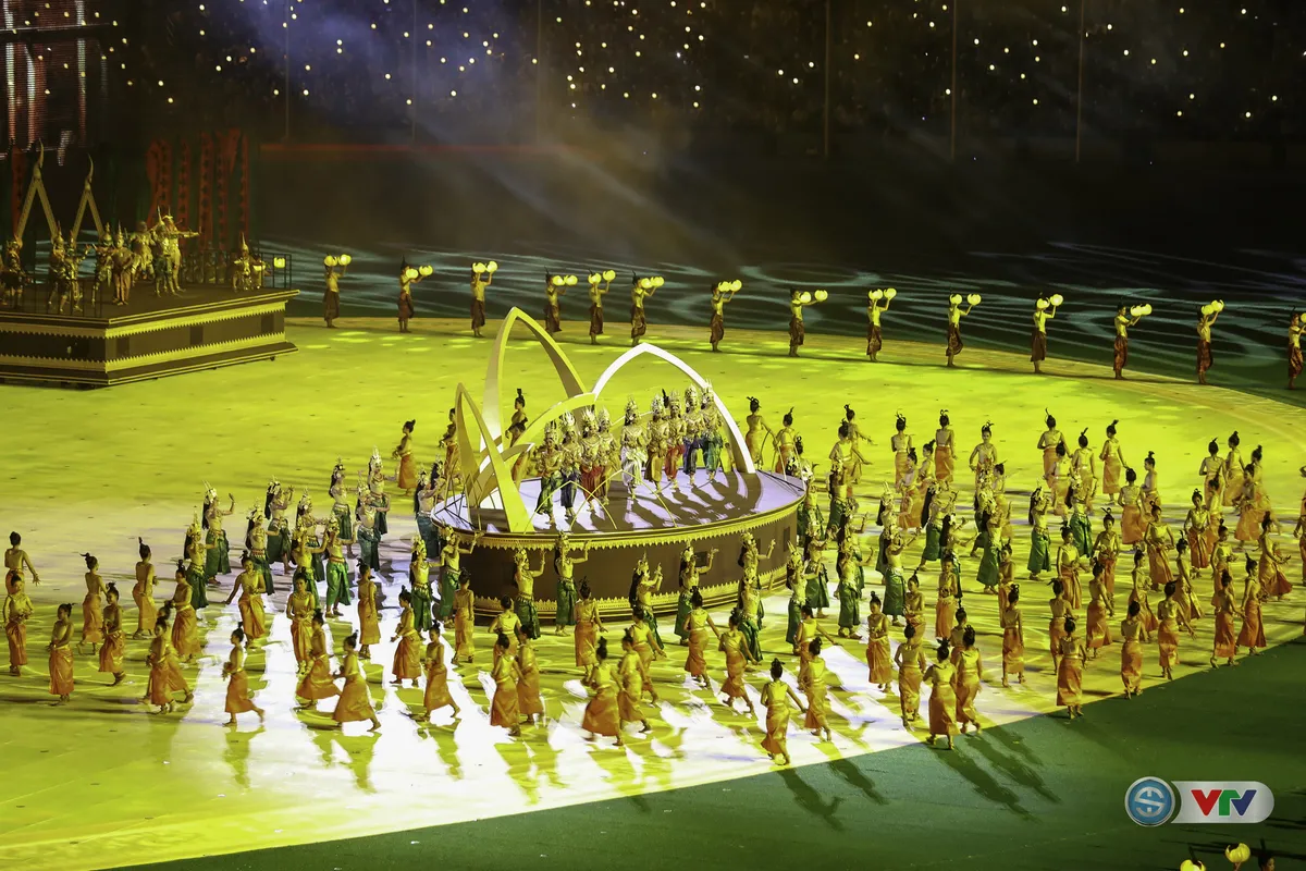 ẢNH: Lễ khai mạc SEA Games 32 – bữa tiệc ánh sáng, lung linh sắc màu   - Ảnh 10.