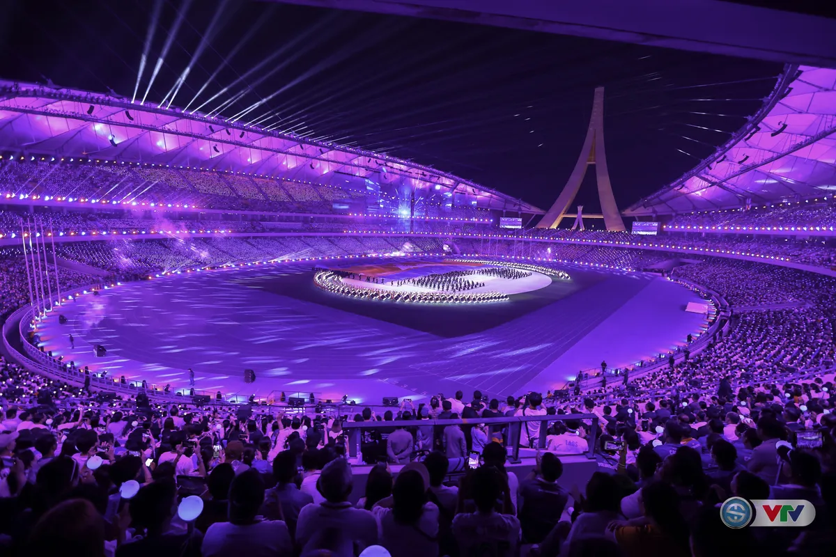ẢNH: Lễ khai mạc SEA Games 32 – bữa tiệc ánh sáng, lung linh sắc màu   - Ảnh 9.