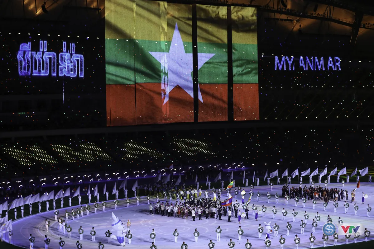 ẢNH: Lễ khai mạc SEA Games 32 – bữa tiệc ánh sáng, lung linh sắc màu   - Ảnh 15.