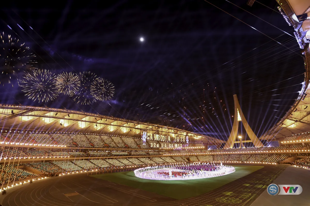 ẢNH: Lễ khai mạc SEA Games 32 – bữa tiệc ánh sáng, lung linh sắc màu   - Ảnh 20.