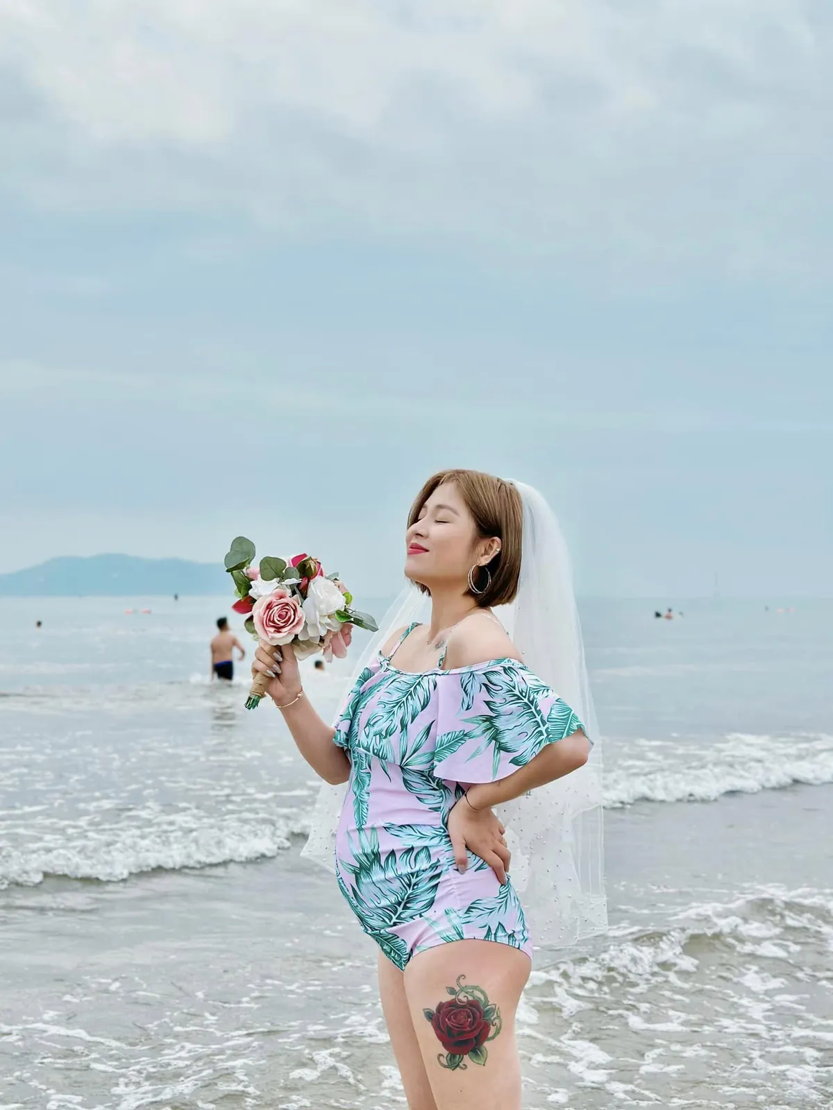 MC Hoàng Linh chụp ảnh cưới độc ở biển - Ảnh 16.