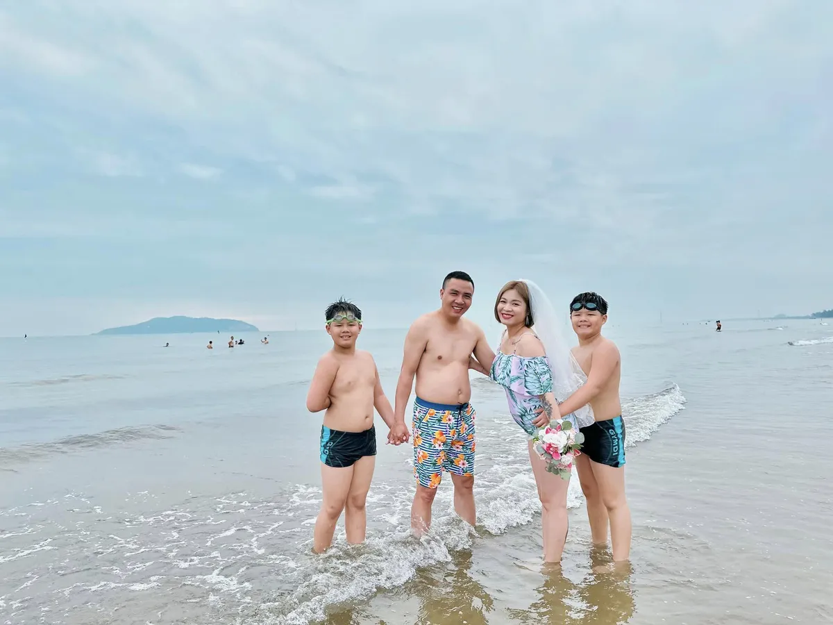MC Hoàng Linh chụp ảnh cưới độc ở biển - Ảnh 18.