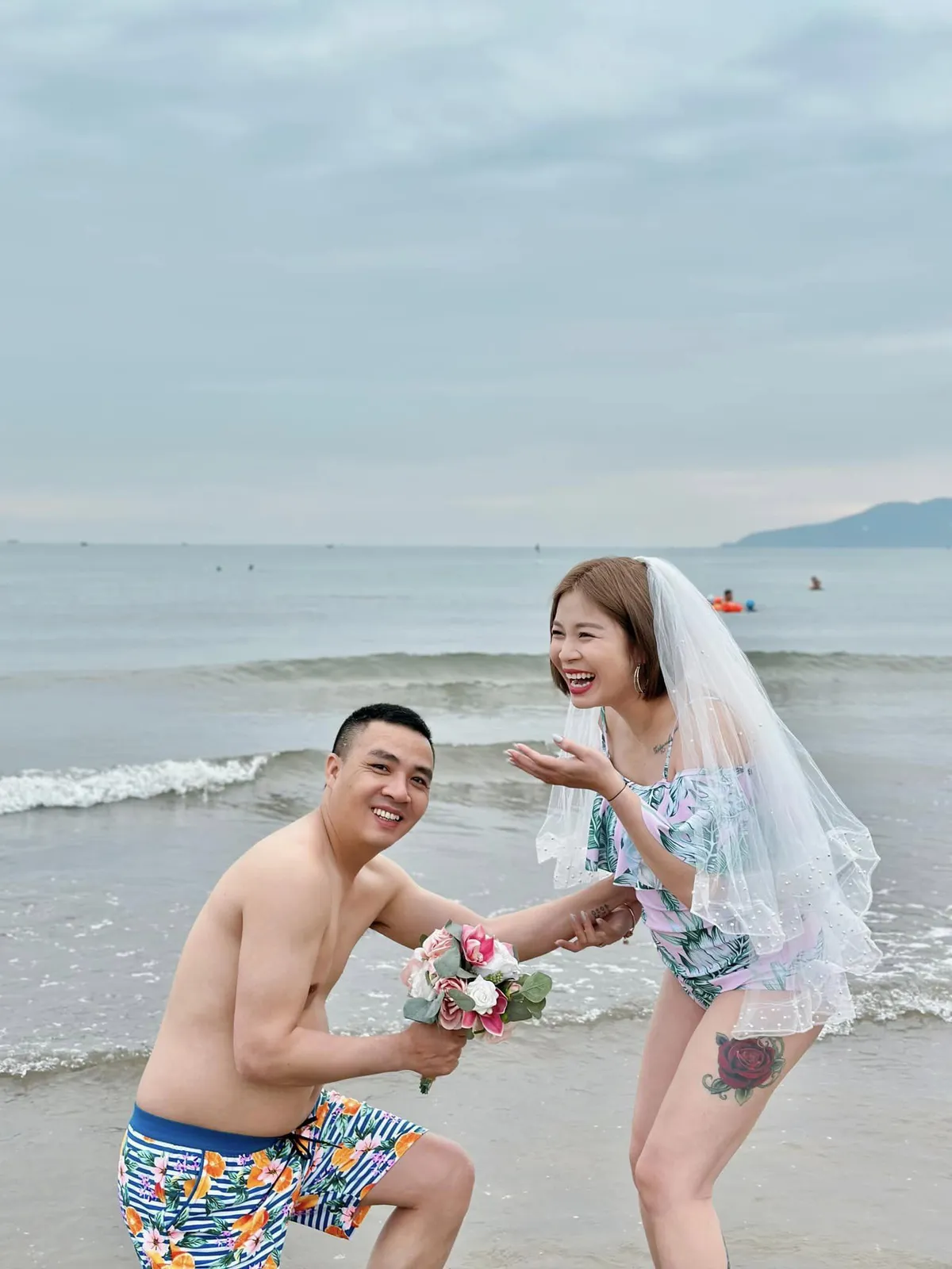 MC Hoàng Linh chụp ảnh cưới độc ở biển - Ảnh 3.