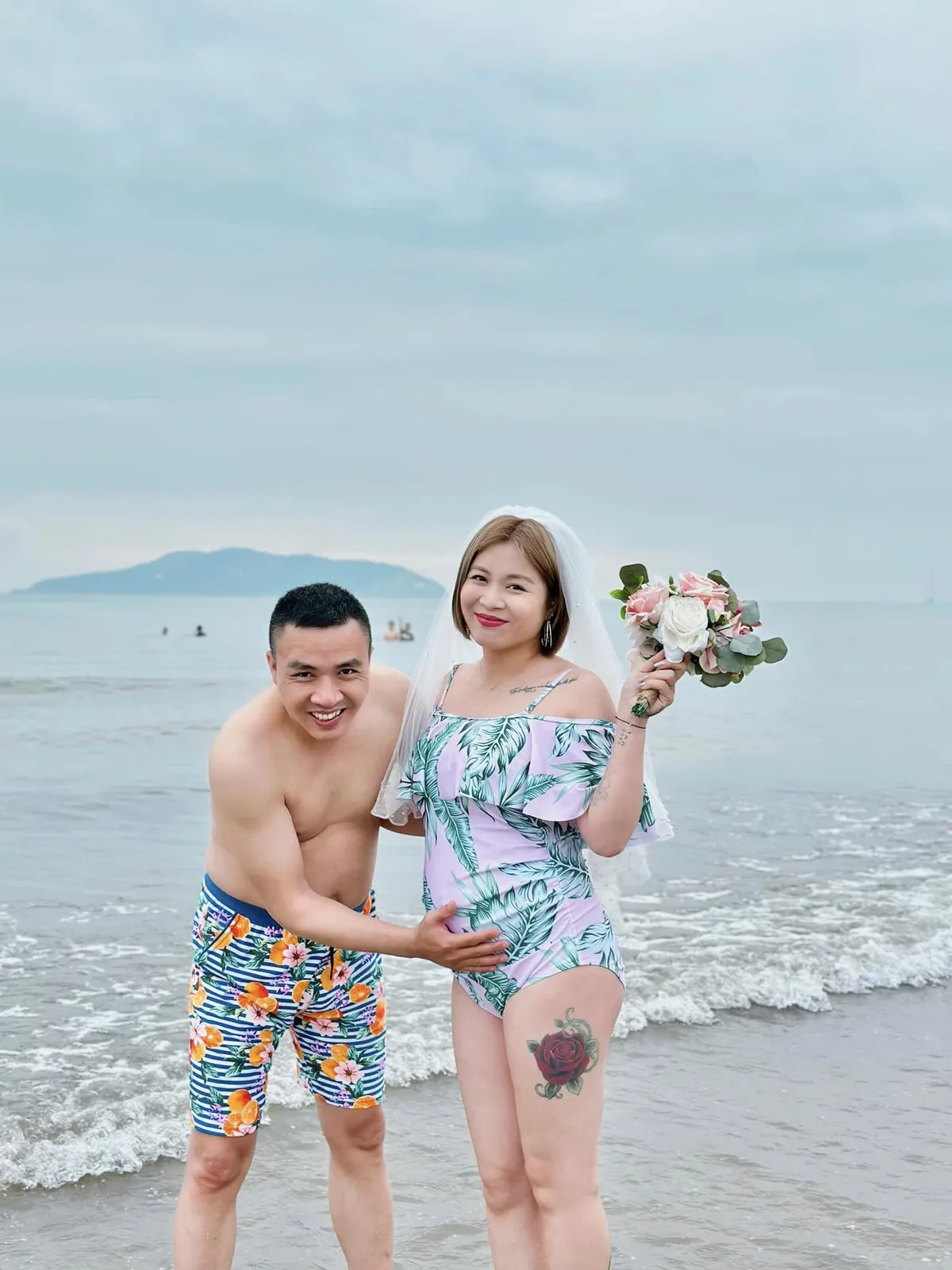 MC Hoàng Linh chụp ảnh cưới độc ở biển - Ảnh 6.