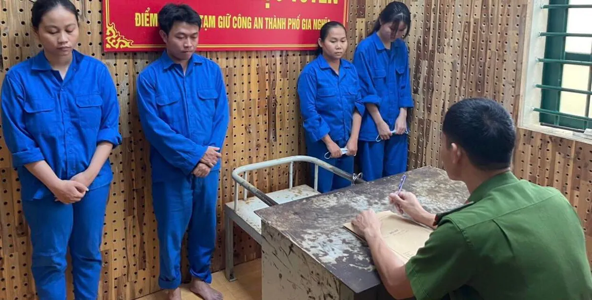 Đắk Nông: Triệt phá nhóm đối tượng lừa đảo chiếm đoạt tài sản trên không gian mạng với số tiền lớn - Ảnh 1.