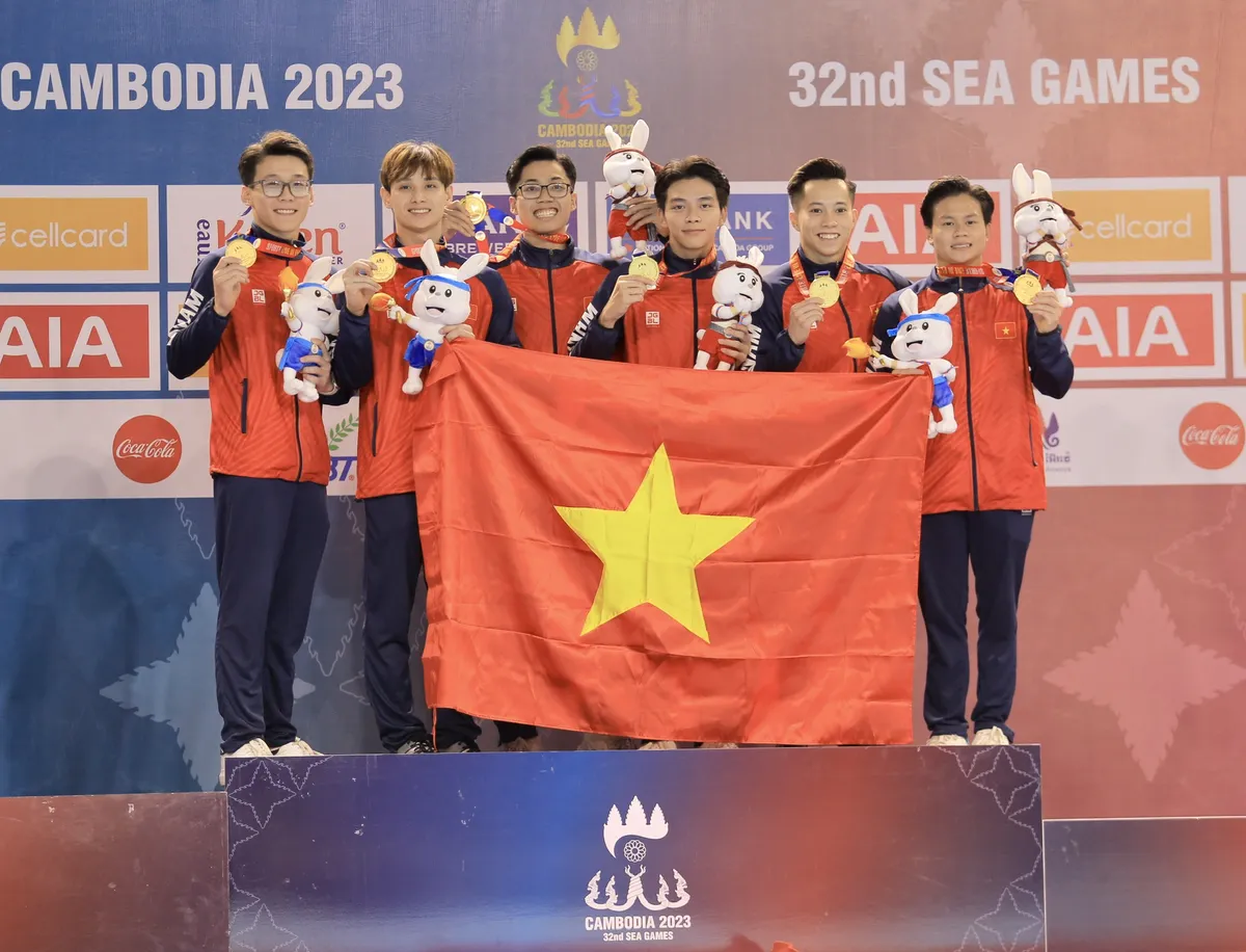 SEA Games 32: Thế dục dụng cụ Việt Nam giành HCV nội dung đồng đội toàn năng   - Ảnh 1.