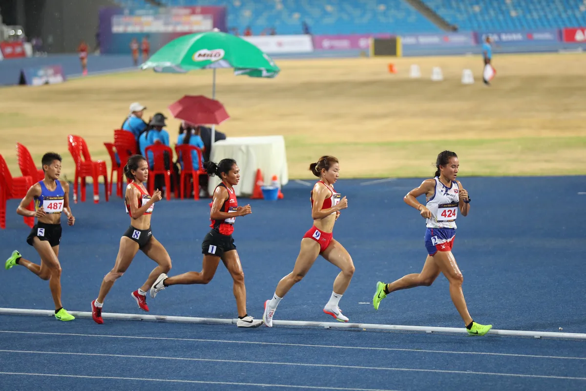 Nguyễn Thị Oanh bảo vệ thành công tấm HCV SEA Games nội dung 5.000m   - Ảnh 1.