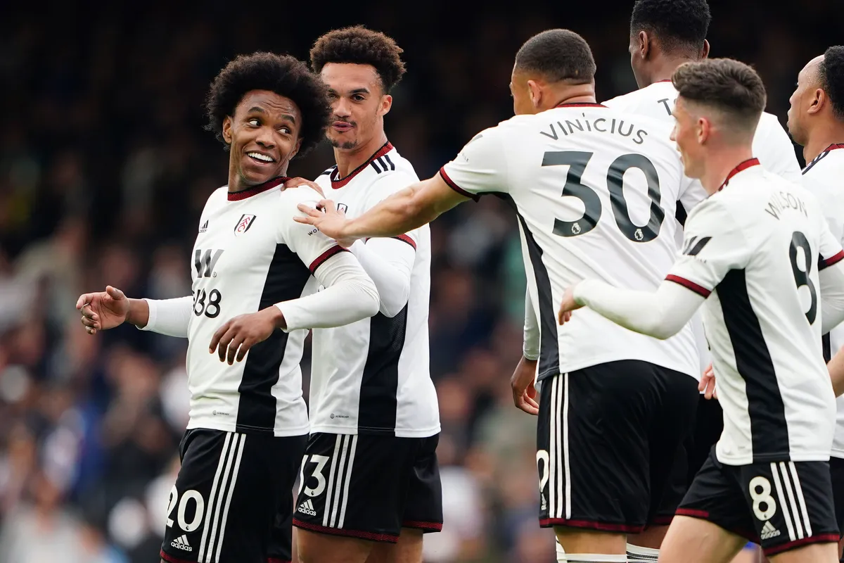 Southampton đặt một chân xuống giải hạng Nhất - Ảnh 3. Southampton đặt một chân xuống giải hạng Nhất - Ảnh 3.