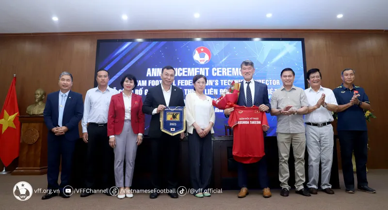 Ông Koshida Takeshi chính thức đảm nhiệm cương vị Giám đốc kỹ thuật LĐBĐVN - Ảnh 4. Ông Koshida Takeshi chính thức đảm nhiệm cương vị Giám đốc kỹ thuật LĐBĐVN - Ảnh 4.