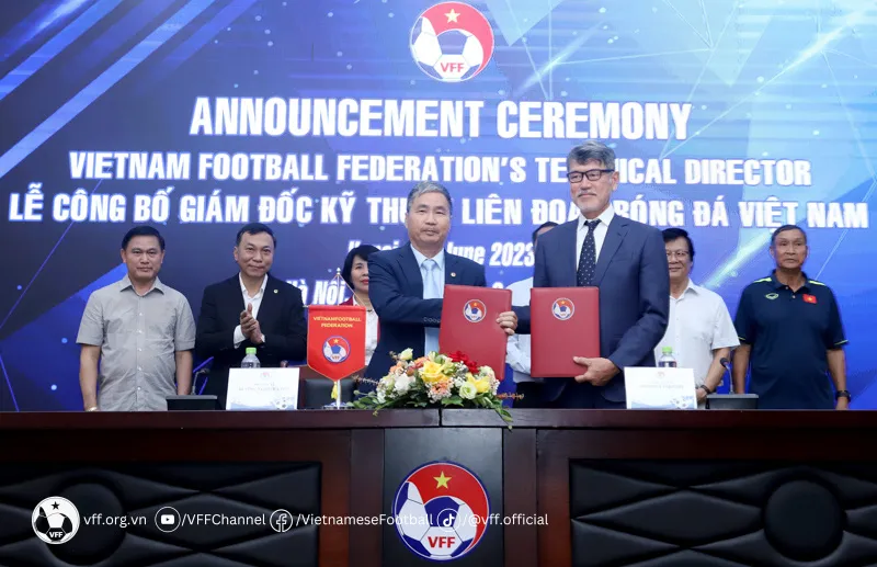 Ông Koshida Takeshi chính thức đảm nhiệm cương vị Giám đốc kỹ thuật LĐBĐVN - Ảnh 3. Ông Koshida Takeshi chính thức đảm nhiệm cương vị Giám đốc kỹ thuật LĐBĐVN - Ảnh 3.