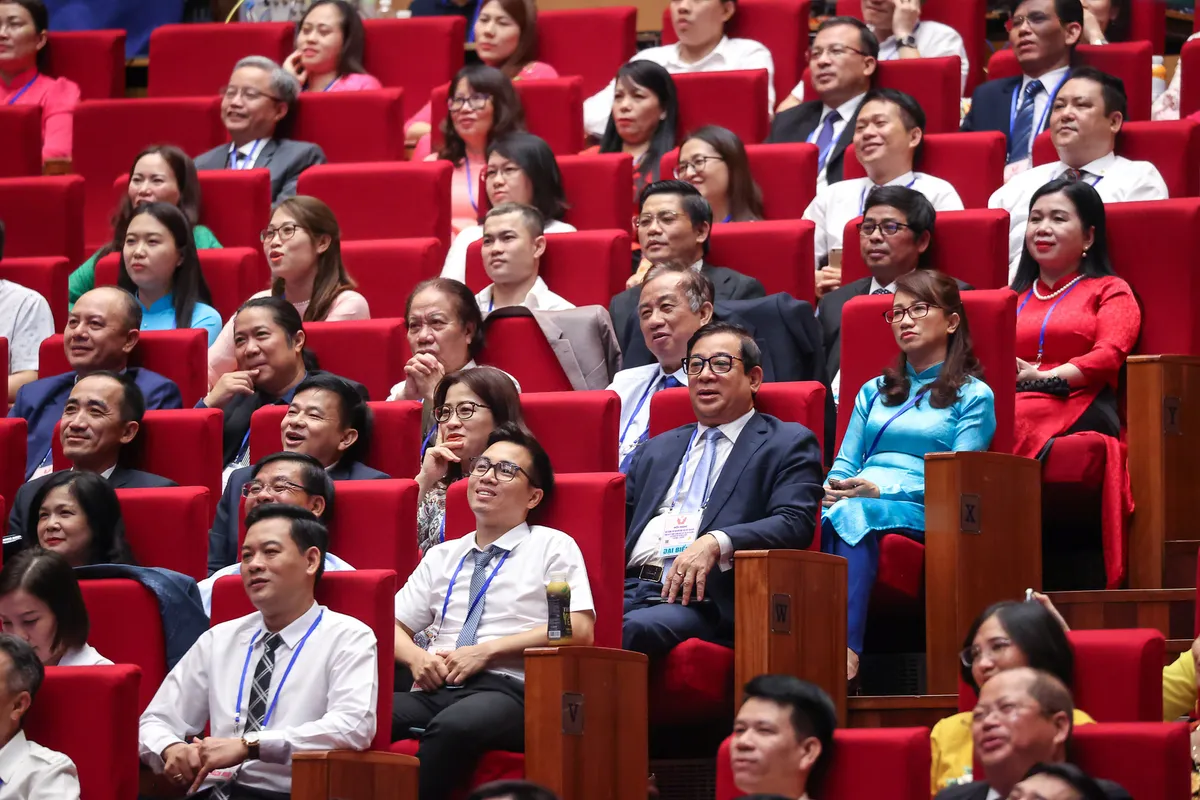 Thủ tướng: Đẩy mạnh thi đua, tỏa sáng tinh thần yêu nước, cống hiến, dám nghĩ, dám làm - Ảnh 5.