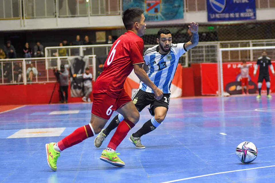 ĐT futsal Việt Nam thua đương kim Á quân thế giới 1-4 trong trận giao hữu đầu tiên tại Argentina - Ảnh 3. ĐT futsal Việt Nam thua đương kim Á quân thế giới 1-4 trong trận giao hữu đầu tiên tại Argentina - Ảnh 3.