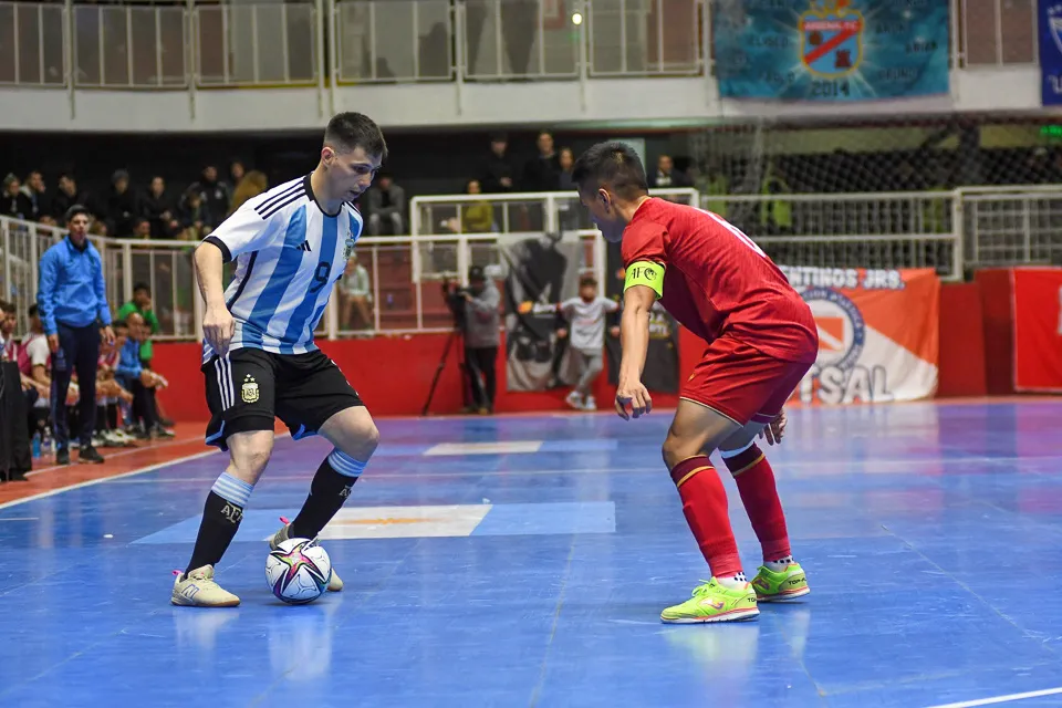 ĐT futsal Việt Nam thua đương kim Á quân thế giới 1-4 trong trận giao hữu đầu tiên tại Argentina - Ảnh 2. ĐT futsal Việt Nam thua đương kim Á quân thế giới 1-4 trong trận giao hữu đầu tiên tại Argentina - Ảnh 2.