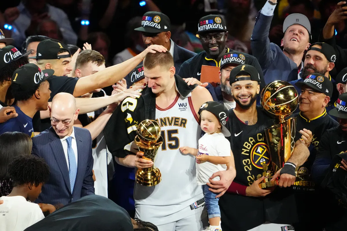 Nikola Jokic nhận danh hiệu cầu thủ xuất sắc nhất mùa giải NBA 2023   - Ảnh 2.