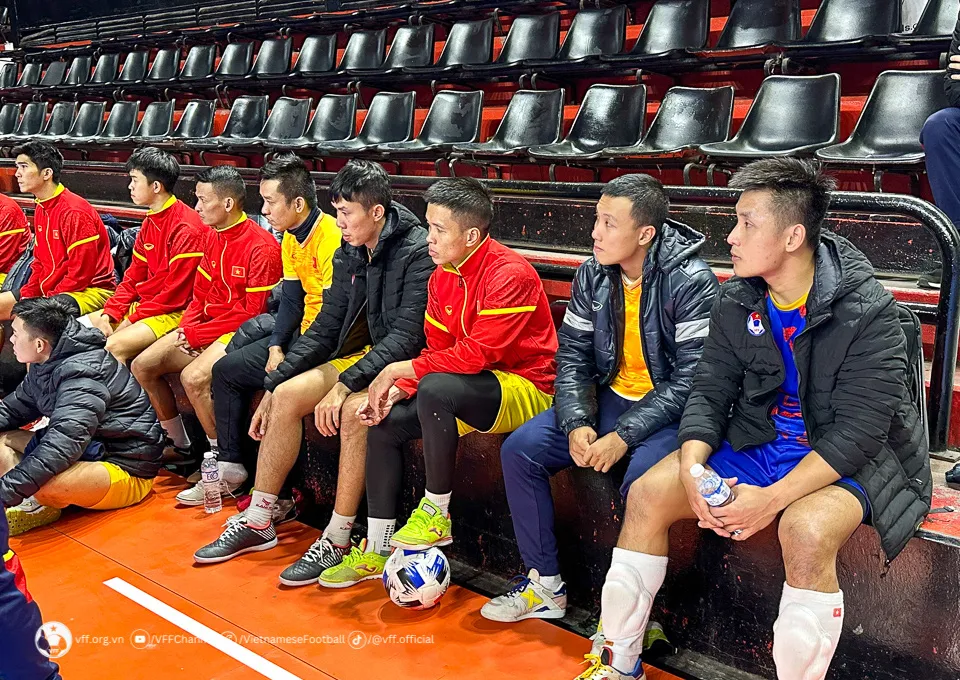 ĐT futsal Việt Nam làm quen sân thi đấu Newell’s Old Boys, sẵn sàng tái đấu Argentina - Ảnh 3. ĐT futsal Việt Nam làm quen sân thi đấu Newell’s Old Boys, sẵn sàng tái đấu Argentina - Ảnh 3.