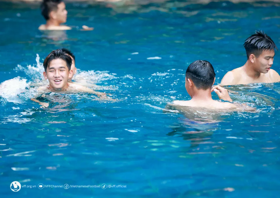 ĐT U17 Việt Nam ổn định nơi ăn nghỉ, tích cực hồi phục sau khi đặt chân tới Thái Lan - Ảnh 5.