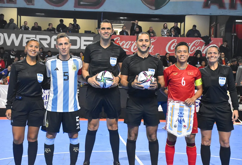 ĐT futsal Việt Nam không tạo được bất ngờ trước đương kim Á quân thế giới - Ảnh 1. ĐT futsal Việt Nam không tạo được bất ngờ trước đương kim Á quân thế giới - Ảnh 1.
