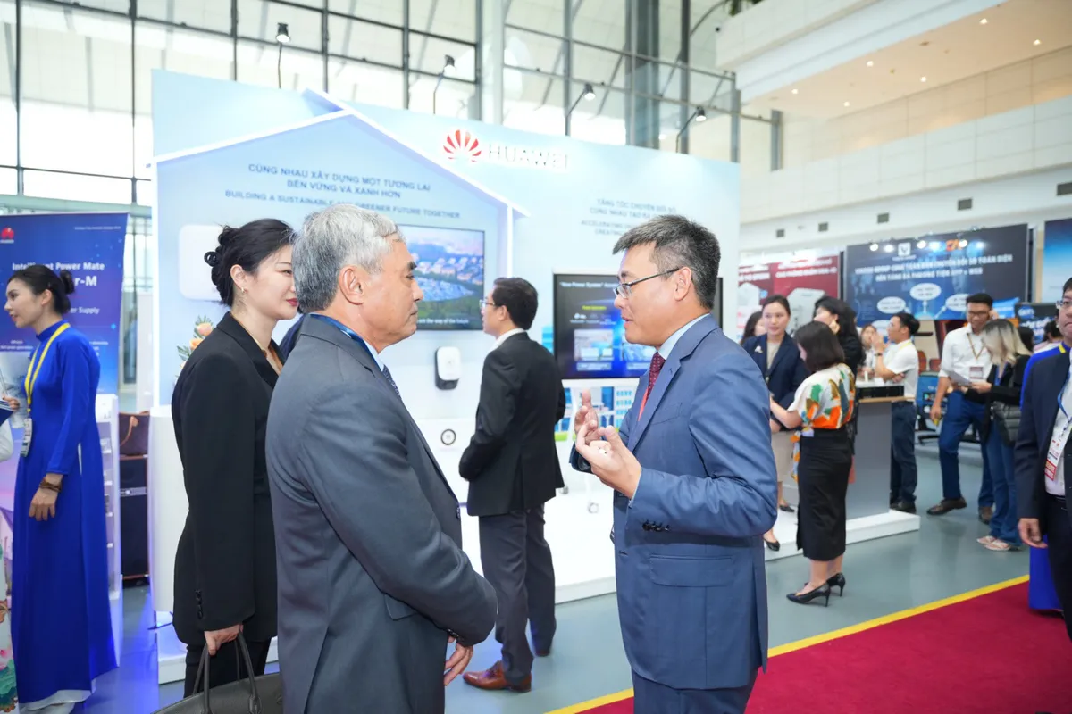 Vietnam Industry 4.0 Summit 2023: Đề xuất các giải pháp năng lượng mặt trời cho Việt Nam - Ảnh 1.