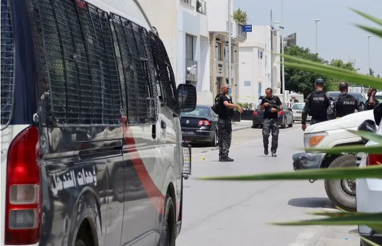 Người đàn ông đâm chết nhân viên bảo vệ Đại sứ quán Brazil ở Tunis - Ảnh 2.