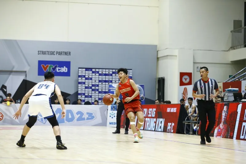 VBA 2023 - Game 10: Chiến thắng bất ngờ của Nha Trang Dolphins - Ảnh 1. VBA 2023 - Game 10: Chiến thắng bất ngờ của Nha Trang Dolphins - Ảnh 1.
