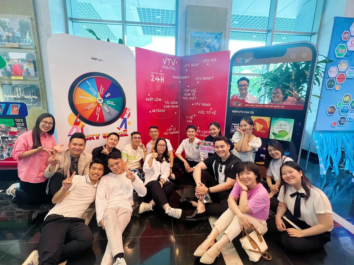 VTVer rộn r&agrave;ng check-in trong kh&ocirc;ng gian đặc biệt mừng ng&agrave;y 21/6 - Ảnh 1.