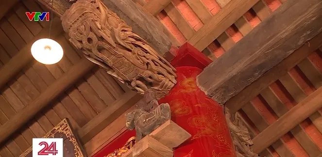 Cột đ&igrave;nh Thổ Tang c&oacute; m&agrave;u sơn mới, người y&ecirc;u di sản lo lắng - Ảnh 1.