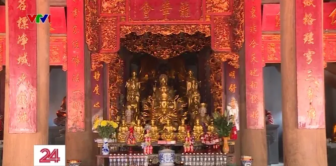 Tượng gỗ cổ ch&ugrave;a Thổ H&agrave; được thếp v&agrave;ng, nhiều người nuối tiếc - Ảnh 1.