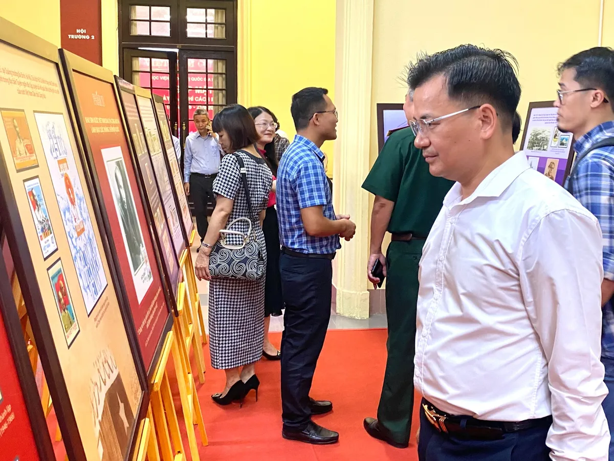 Những dấu son lịch sử được t&aacute;i hiện qua triển l&atilde;m &ldquo;H&agrave;nh tr&igrave;nh theo dấu ch&acirc;n B&aacute;c Hồ&rdquo; - Ảnh 14.