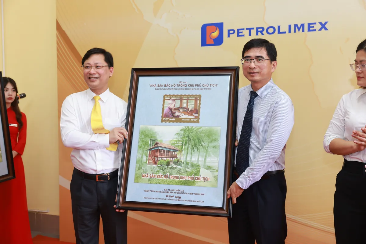 Những dấu son lịch sử được t&aacute;i hiện qua triển l&atilde;m &ldquo;H&agrave;nh tr&igrave;nh theo dấu ch&acirc;n B&aacute;c Hồ&rdquo; - Ảnh 7.