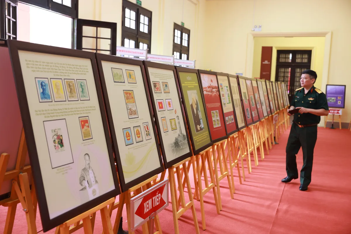 Những dấu son lịch sử được t&aacute;i hiện qua triển l&atilde;m &ldquo;H&agrave;nh tr&igrave;nh theo dấu ch&acirc;n B&aacute;c Hồ&rdquo; - Ảnh 19.