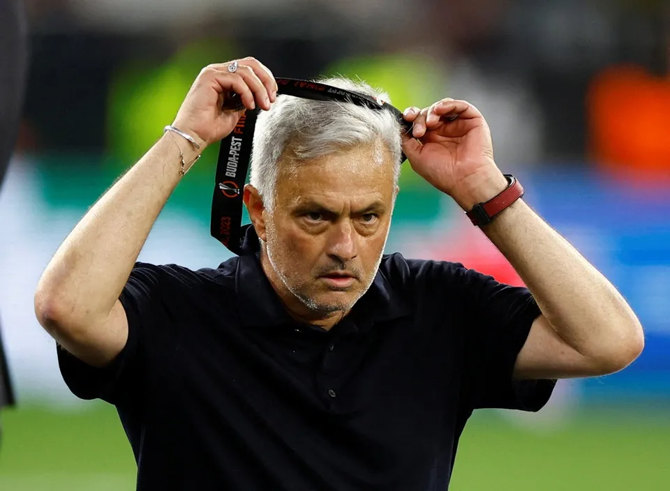 HLV Mourinho nhận án phạt nặng từ UEFA - Ảnh 1. HLV Mourinho nhận án phạt nặng từ UEFA - Ảnh 1.