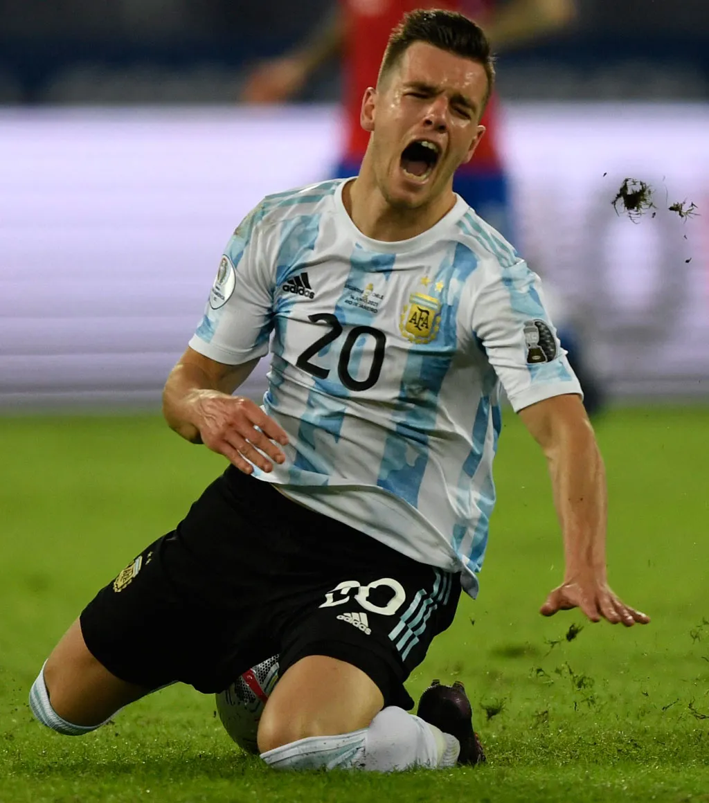 Lionel Messi gợi &yacute; một cầu thủ người Argentina m&agrave; HLV Xavi n&ecirc;n chi&ecirc;u mộ - Ảnh 3.