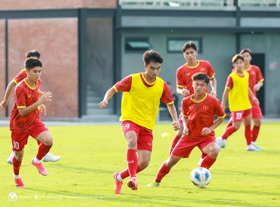 U17 Việt Nam thoải mái tinh thần trước trận gặp U17 Uzbekistan   - Ảnh 2.
