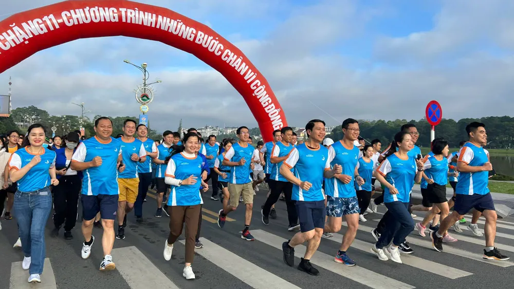 Ph&aacute;t động chặng 11 chương tr&igrave;nh &ldquo;Những bước ch&acirc;n v&igrave; cộng đồng&rdquo; - Ảnh 1.